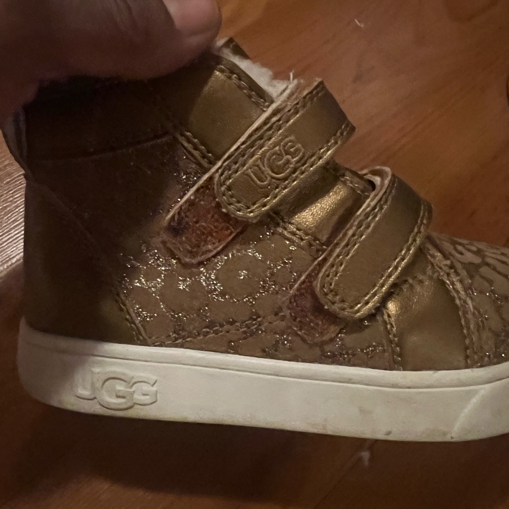 Girls Ugg sneakers